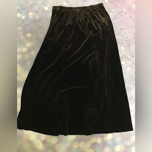 Women’s very long R&M  Richards size 14 skirt